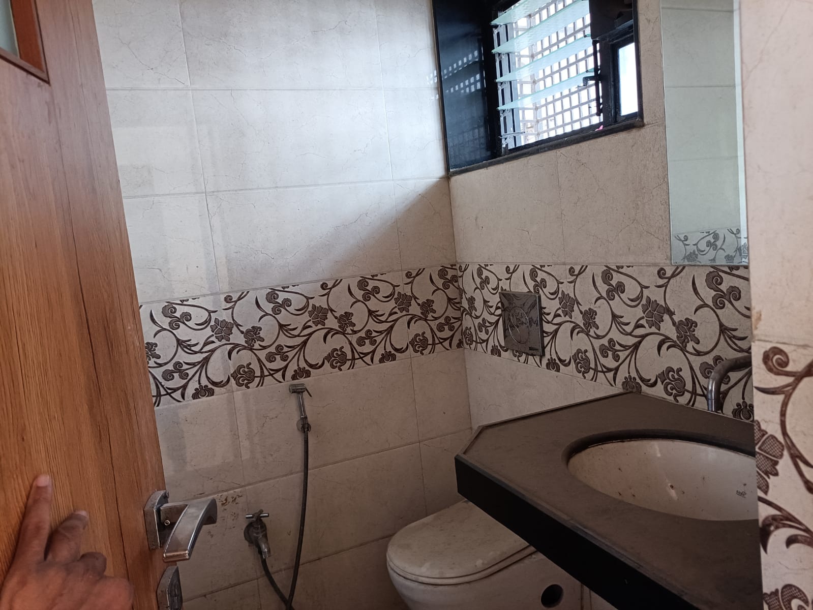 Office Space Semi Furnished in Poonam Heights , Goregaon West